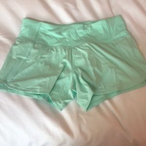 Lululemon run times short II 4”